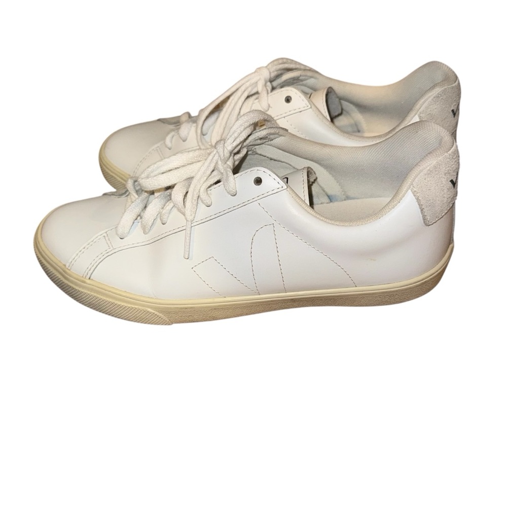 Veja Sneakers - Picture 3 of 6